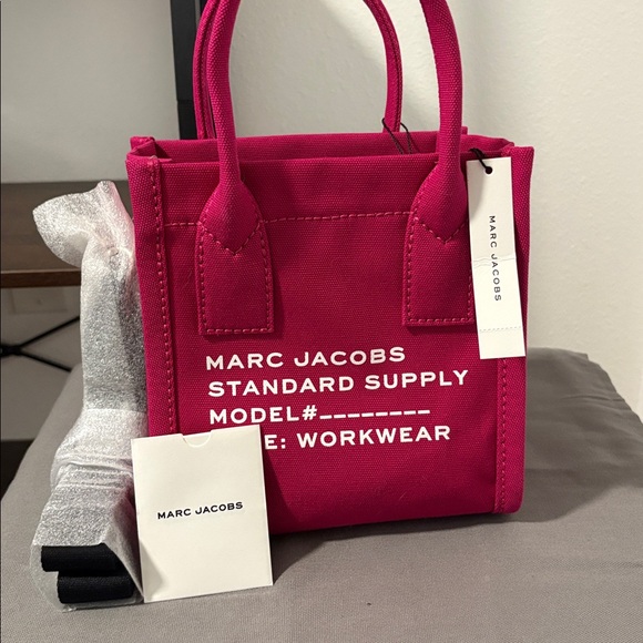 Marc Jacobs Handbags - NWT MARC JACOBS Standard Supply Small Canvas Tote Crossbody Bag In Lipstick Pink